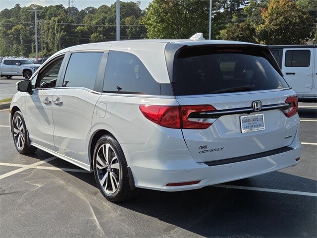 2024 Honda Odyssey Touring photo 3
