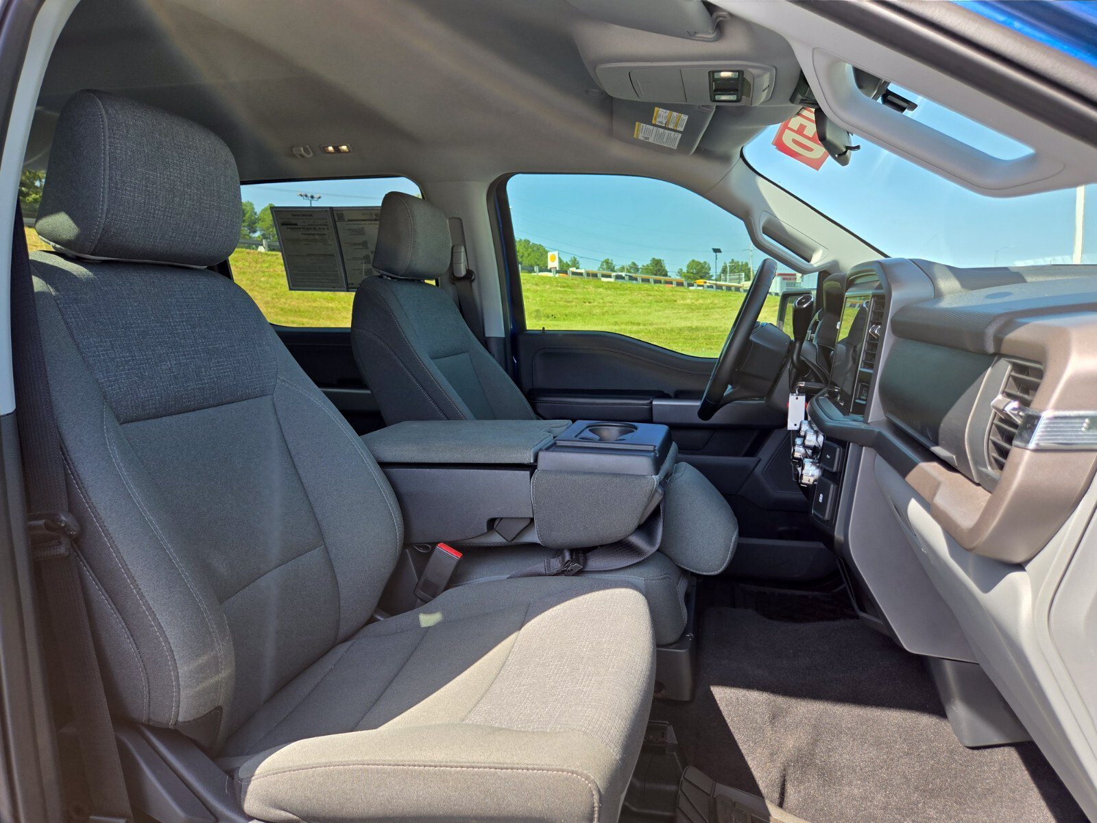 2025 Ford F-150 XLT - Photo 18