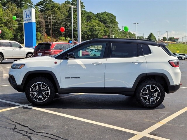 2024 Jeep Compass Trailhawk photo 2
