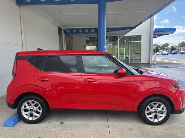 2023 Kia Soul LX photo 3