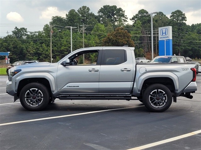 2024 Toyota Tacoma photo 3