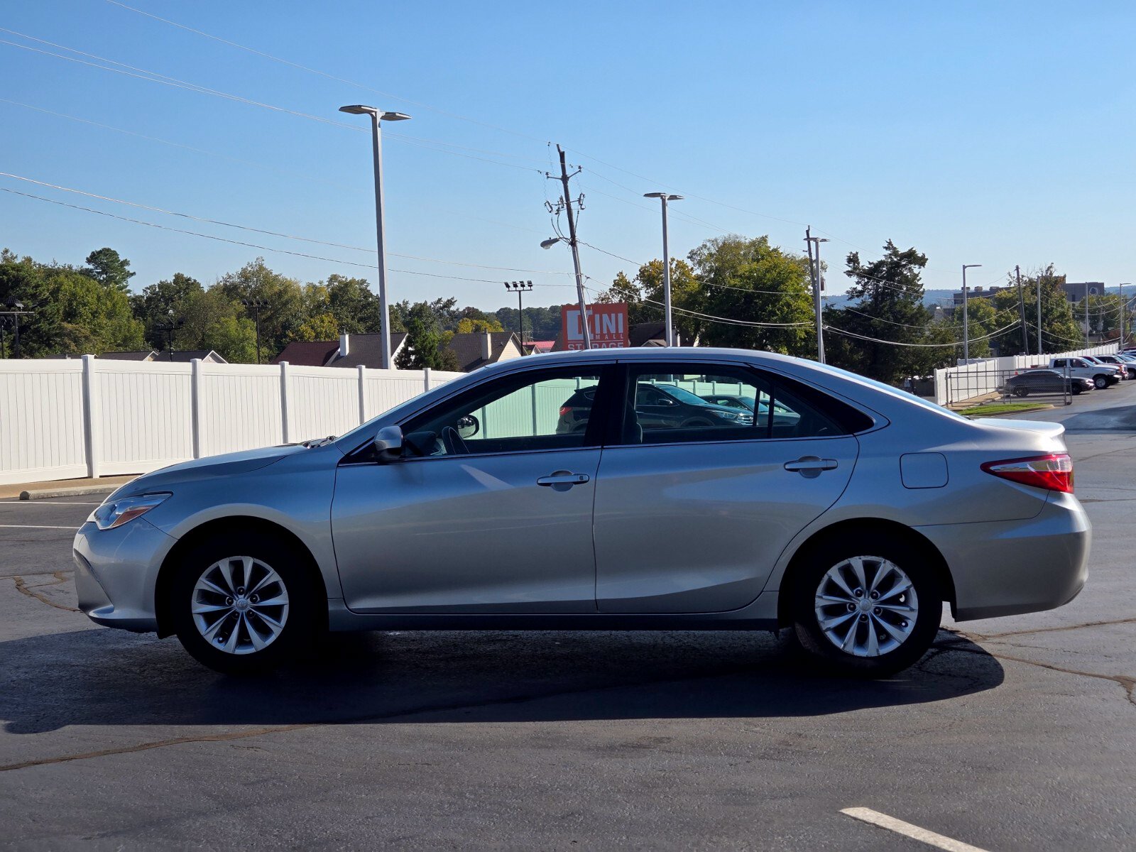 Used 2017 Toyota Camry LE with VIN 4T1BF1FK7HU665242 for sale in Hot Springs, AR