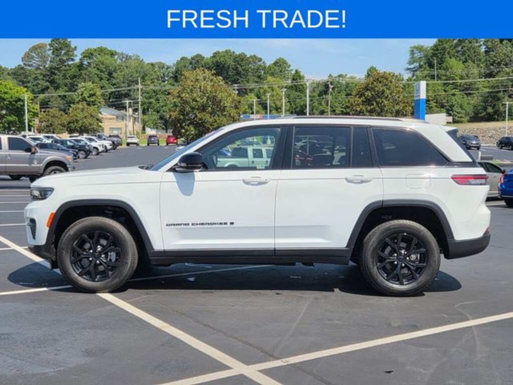 Used 2024 Jeep Grand Cherokee Laredo SUV