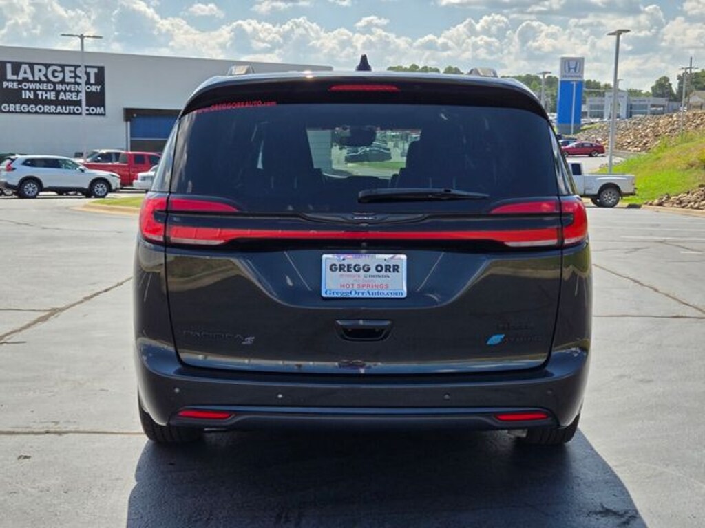 Used 2024 Chrysler Pacifica Plug-In Hybrid Select Van Passenger Van
