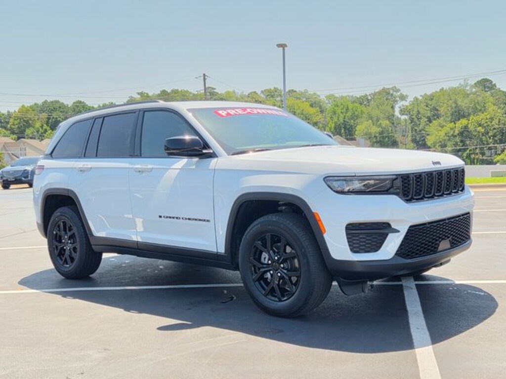 Used 2024 Jeep Grand Cherokee Laredo SUV