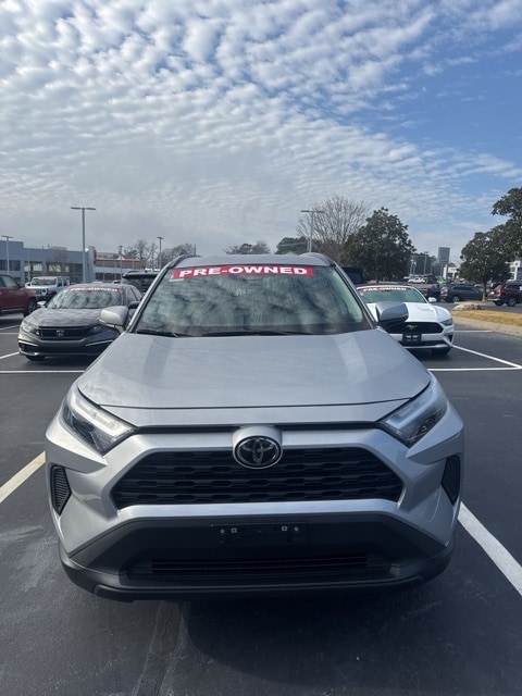 2024 Toyota RAV4 XLE's photo