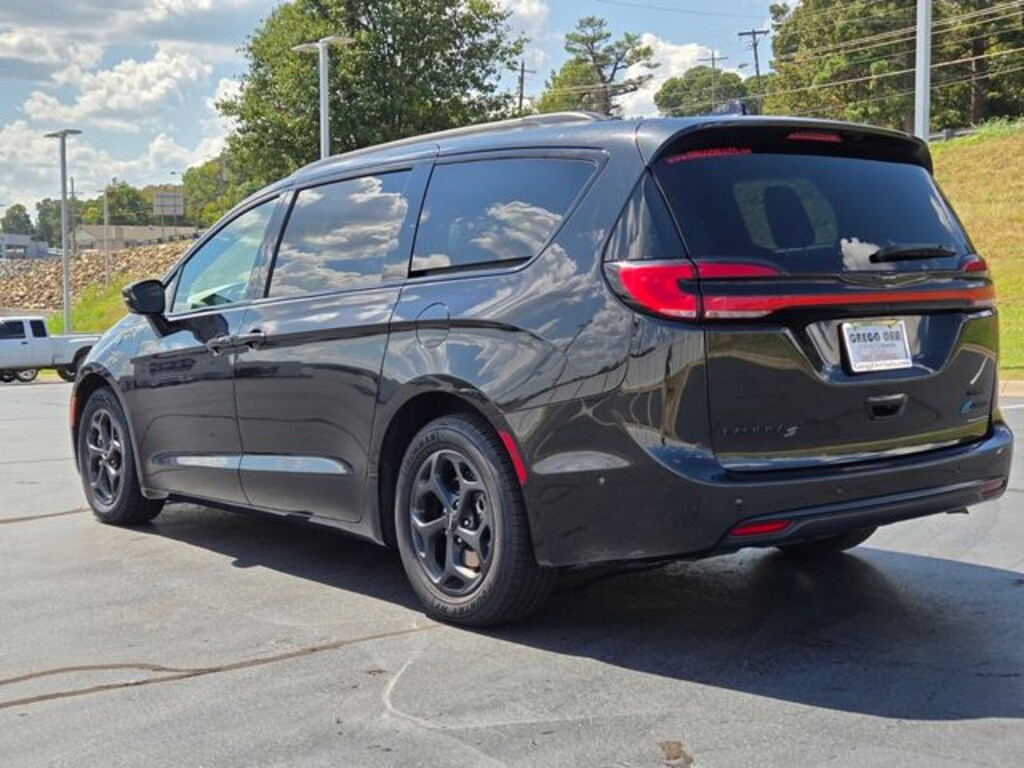 Used 2024 Chrysler Pacifica Plug-In Hybrid Select Van Passenger Van