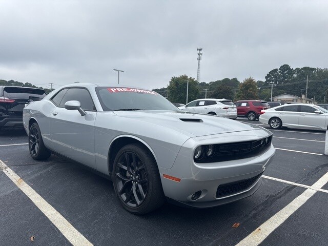 2023 Dodge Challenger SXT photo 2