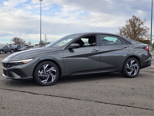 2025 Hyundai Elantra SEL's photo