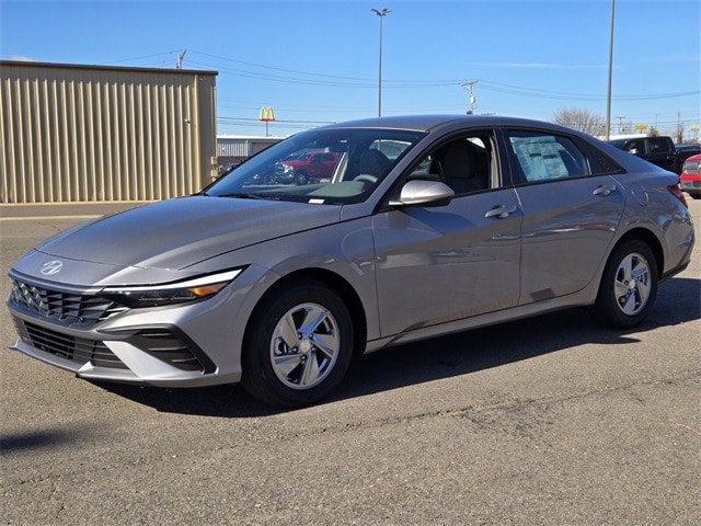 2026 Hyundai Elantra SE's photo