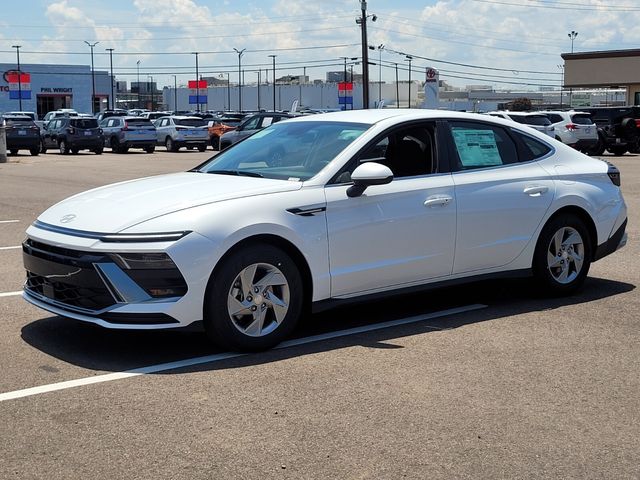 2025 Hyundai Sonata SE's photo