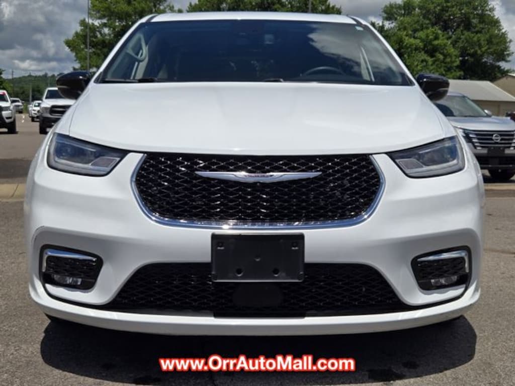 Used 2024 Chrysler Pacifica Touring L Van Passenger Van