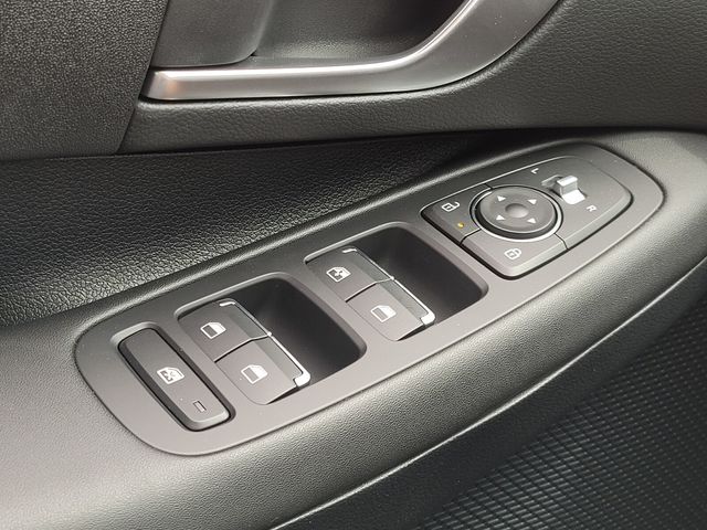 2025 Hyundai Sonata SE - Photo 22