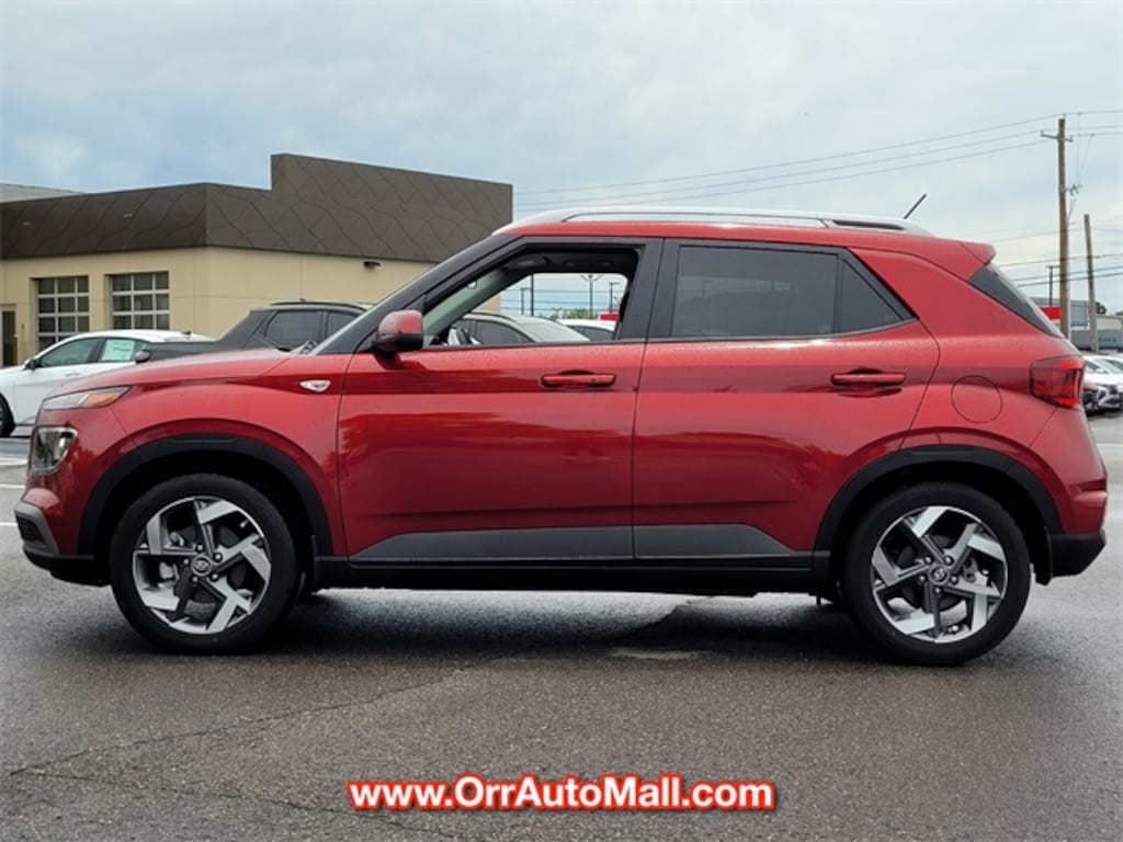Used 2024 Hyundai Venue SEL SUV