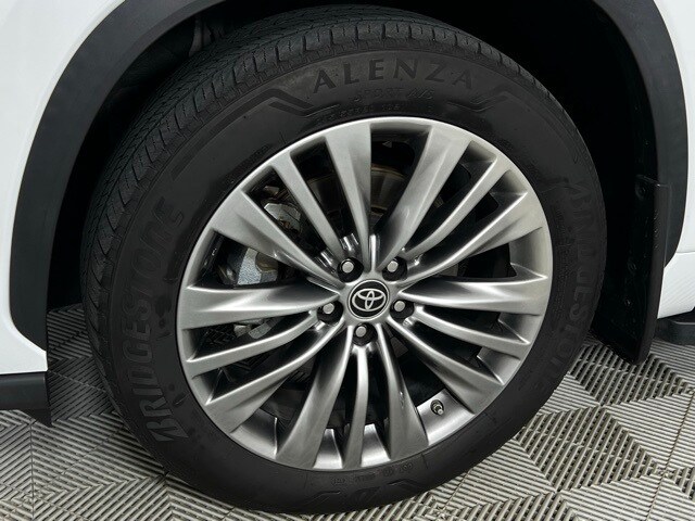 2022 Toyota Highlander Platinum photo 4