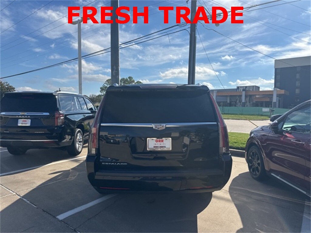 2017 Cadillac Escalade ESV Platinum photo 4