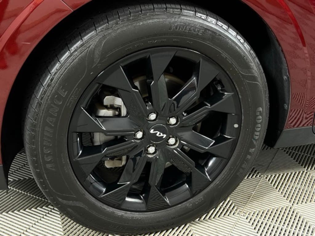 Used 2024 Kia Carnival SX Minivan/Van