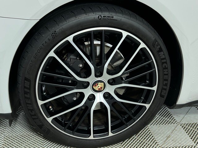 2021 Porsche Panamera 4 photo 4