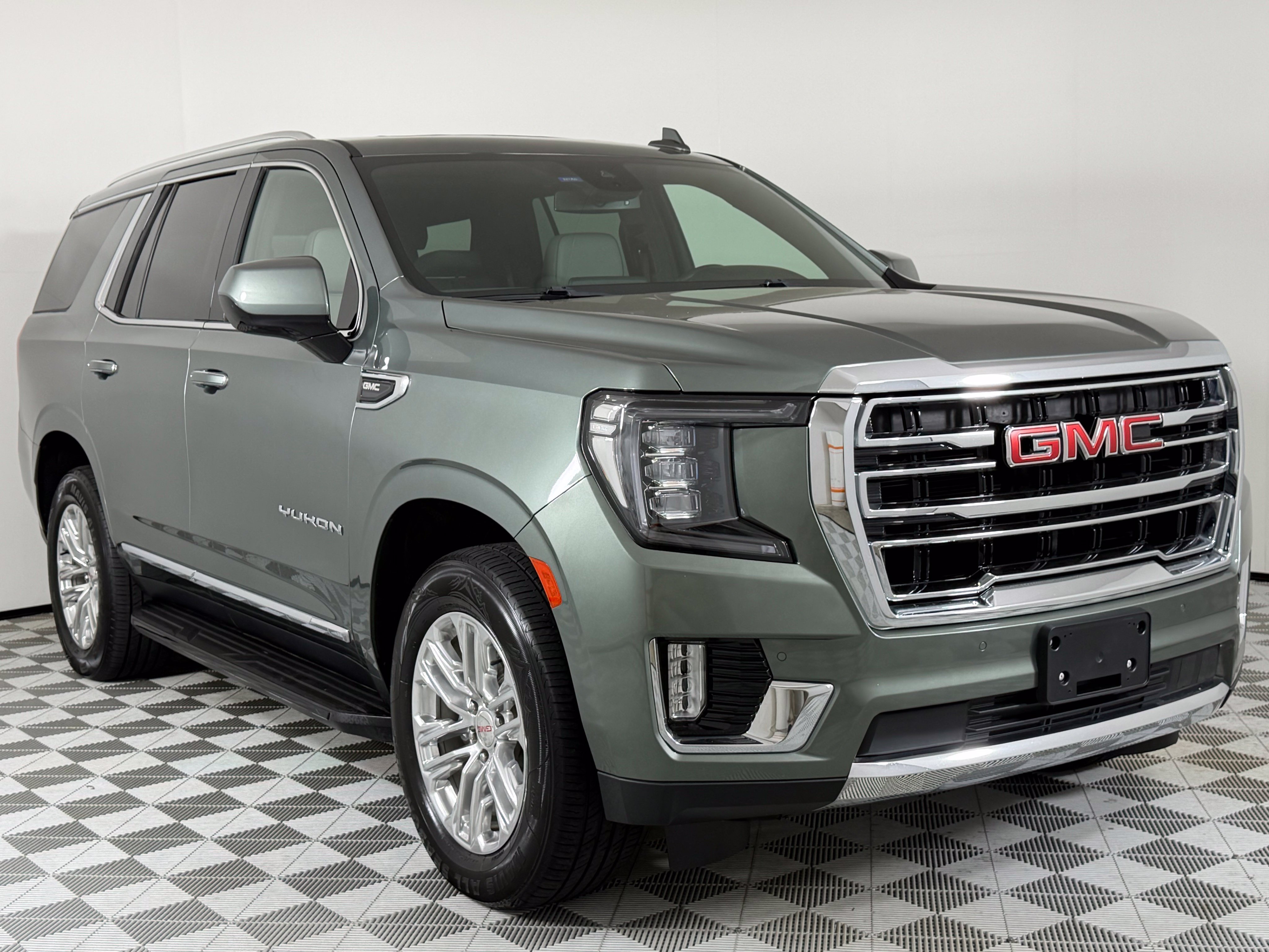 2023 GMC Yukon SLT
