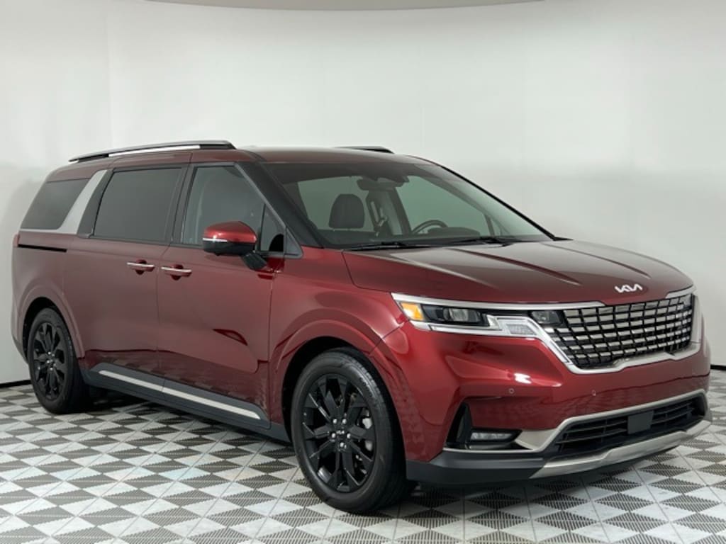 Used 2024 Kia Carnival SX Minivan/Van