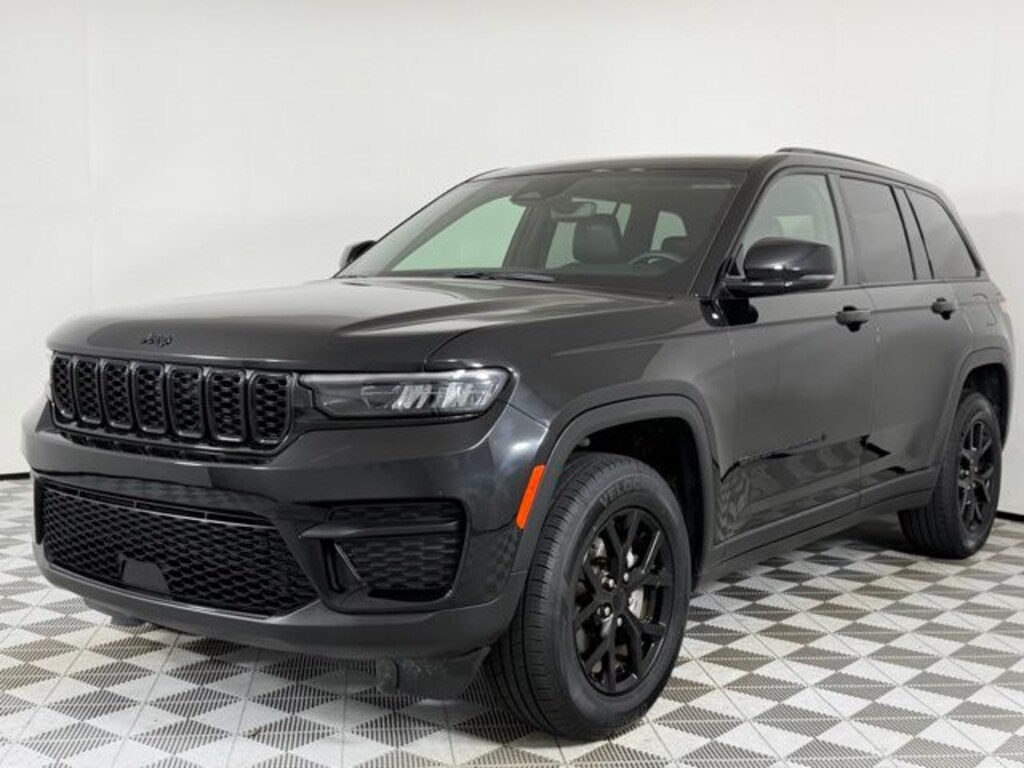 Used 2024 Jeep Grand Cherokee Altitude SUV