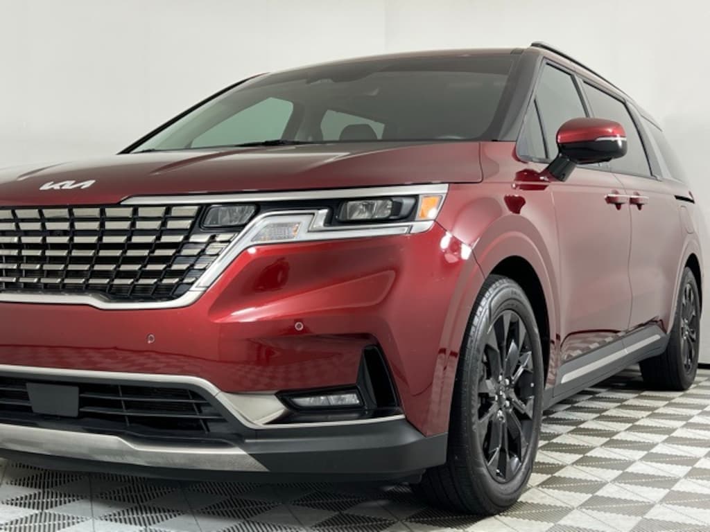 Used 2024 Kia Carnival SX Minivan/Van