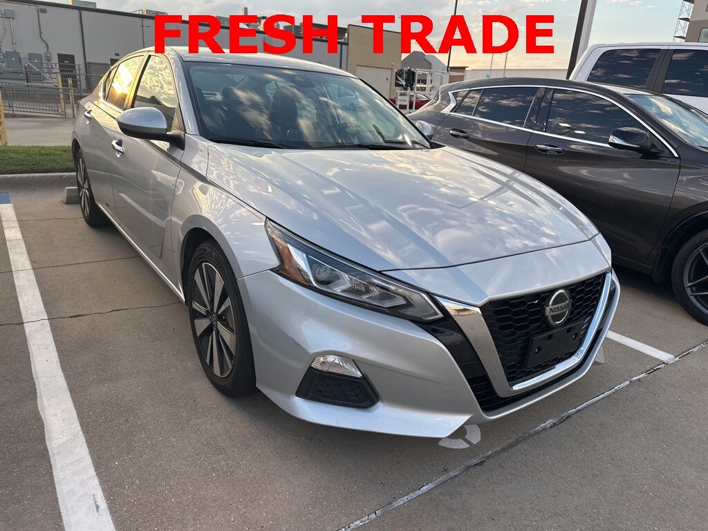 2022 Nissan Altima 2.5 SV photo 2