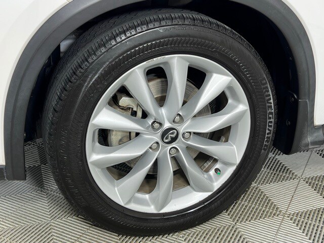 2019 Infiniti QX50 Essential photo 2