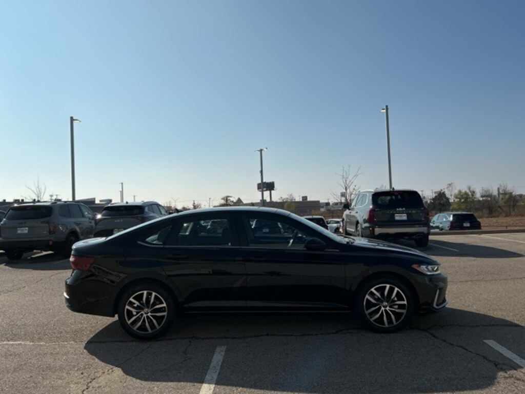Used 2025 Volkswagen Jetta 1.5T SE Sedan
