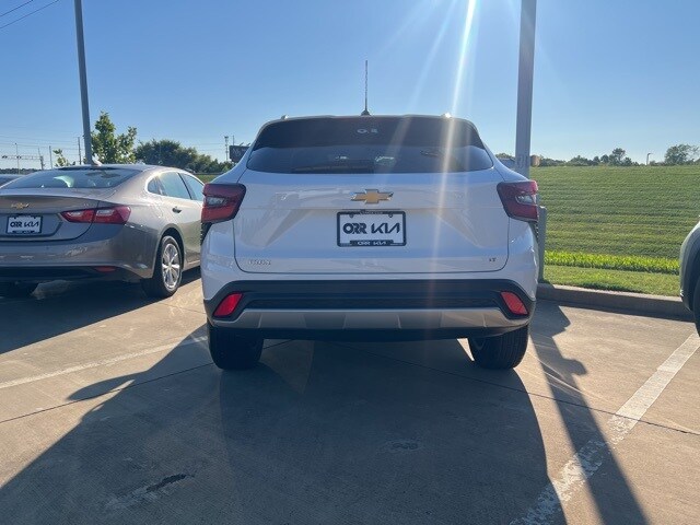 2024 Chevrolet Trax LT photo 3