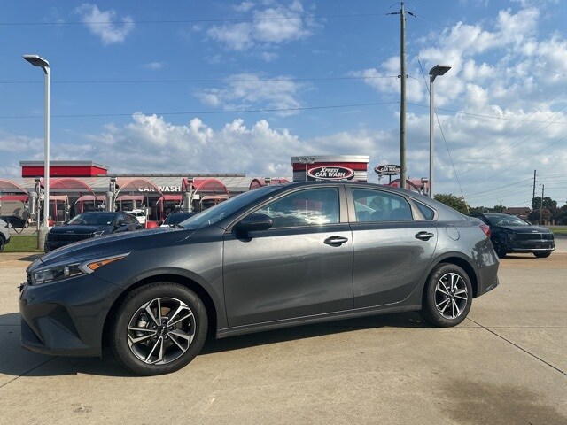 2024 Kia Forte LXS photo 2