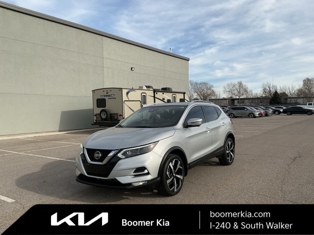 2022 Nissan Rogue Sport SL's photo