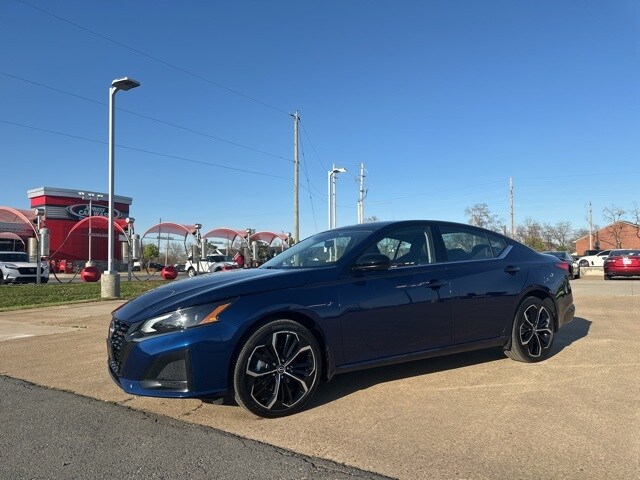 2024 Nissan Altima 2.5 SR photo 3