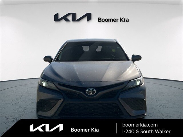 2022 Toyota Camry SE photo 2