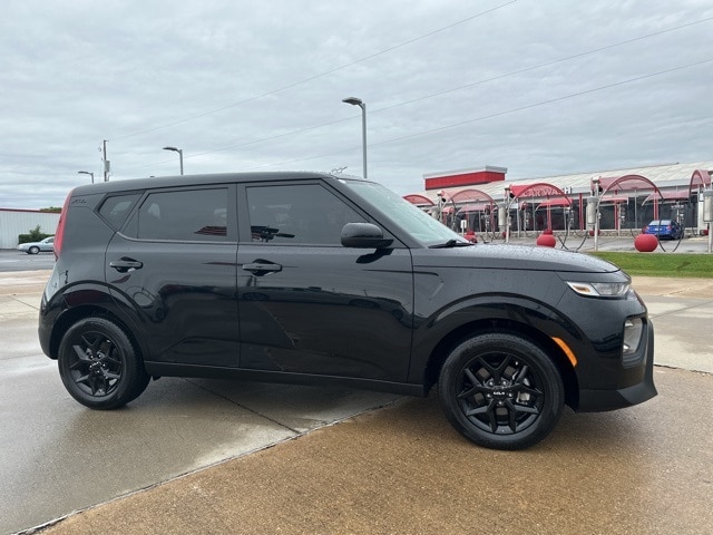 2022 Kia Soul LX's photo