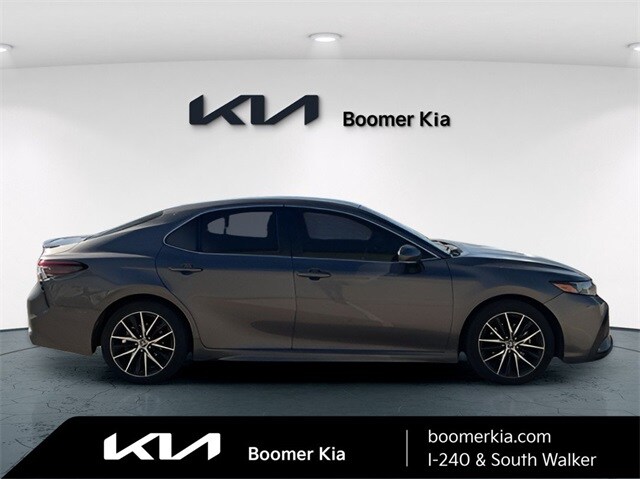 2022 Toyota Camry SE photo 4