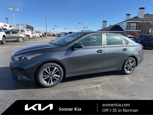 2022 Kia FORTE LXS's photo