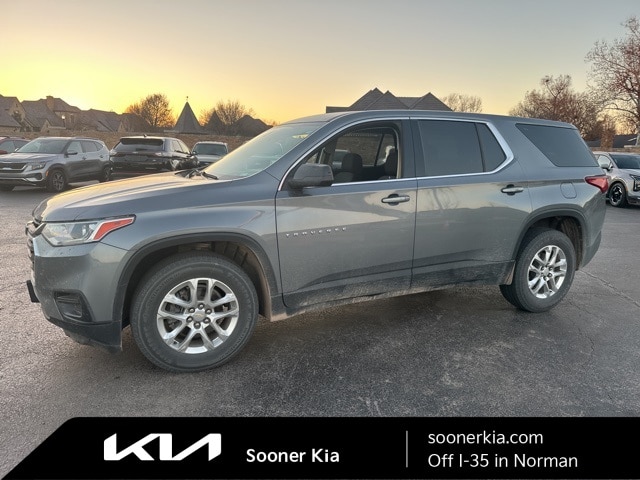 2021 Chevrolet Traverse LS's photo