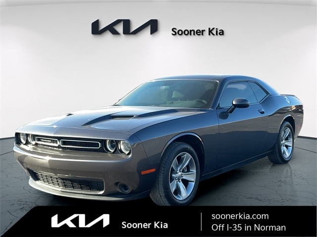 2019 Dodge Challenger SXT's photo