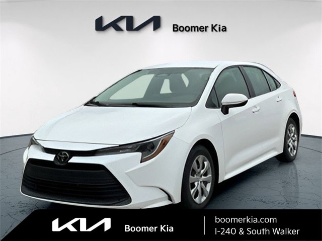 2024 Toyota Corolla LE's photo