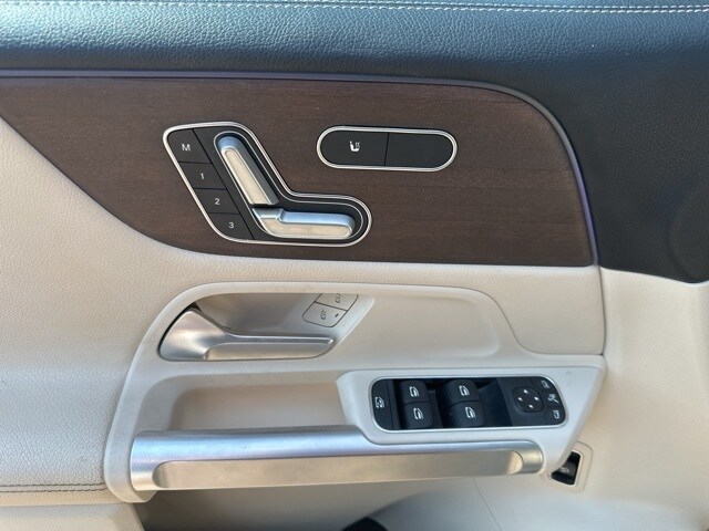 2021 Mercedes Benz GLB 250 photo 2