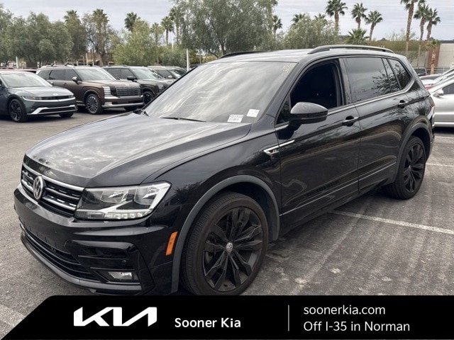2020 Volkswagen Tiguan SE R-LINE BLACK's photo