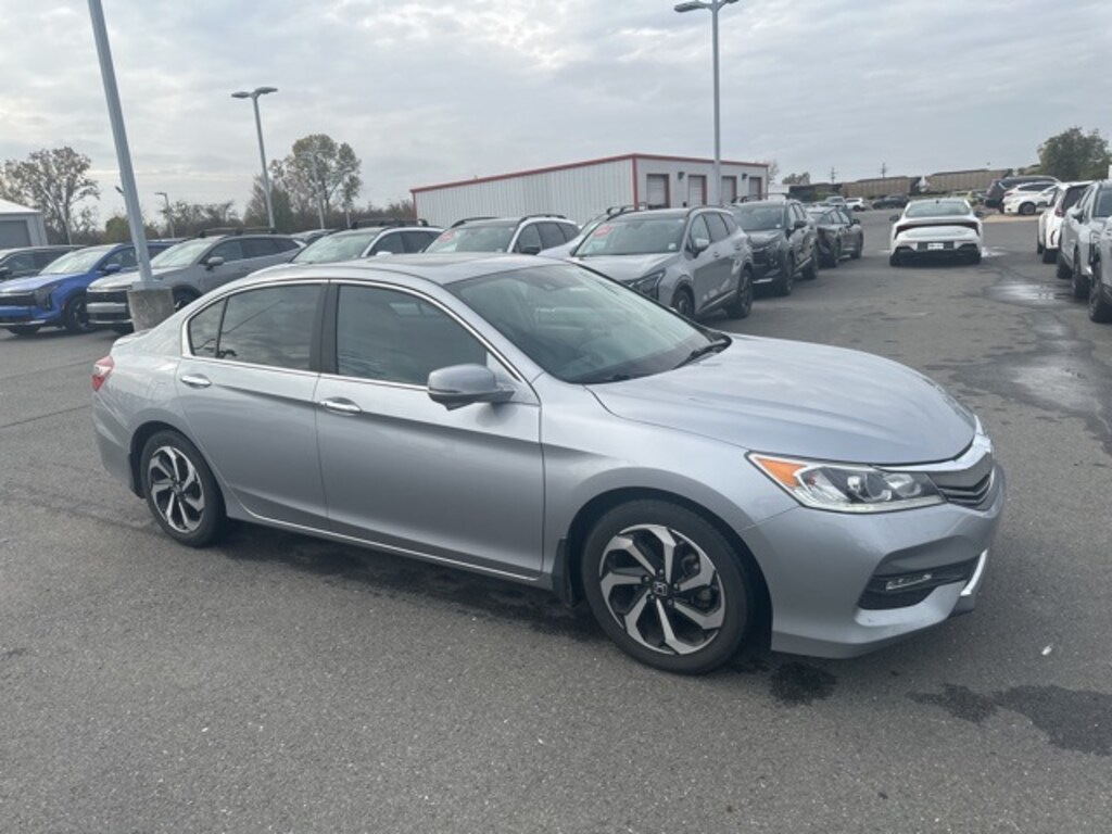 Used 2016 Honda Accord EX-L w/Navi & Honda Sensing Sedan