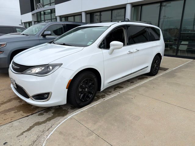2020 Chrysler Pacifica Touring L's photo