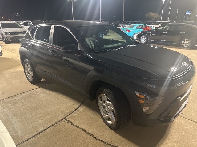 2024 Hyundai Kona SE photo 3