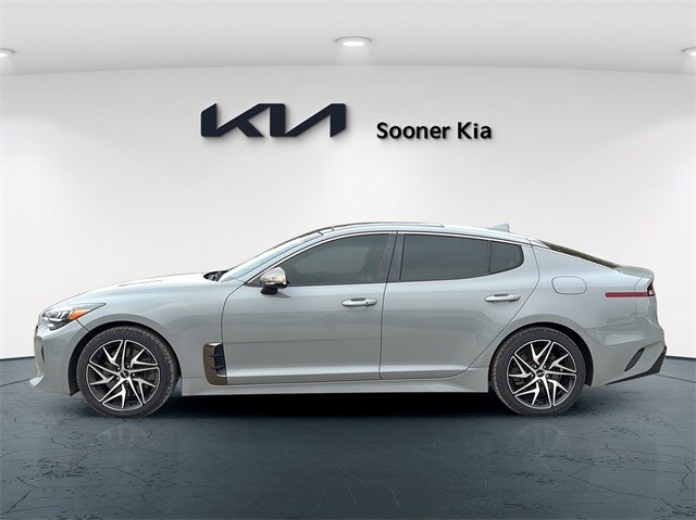 2023 Kia Stinger GT-Line photo 2