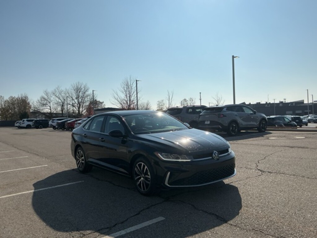 Used 2025 Volkswagen Jetta 1.5T SE Sedan