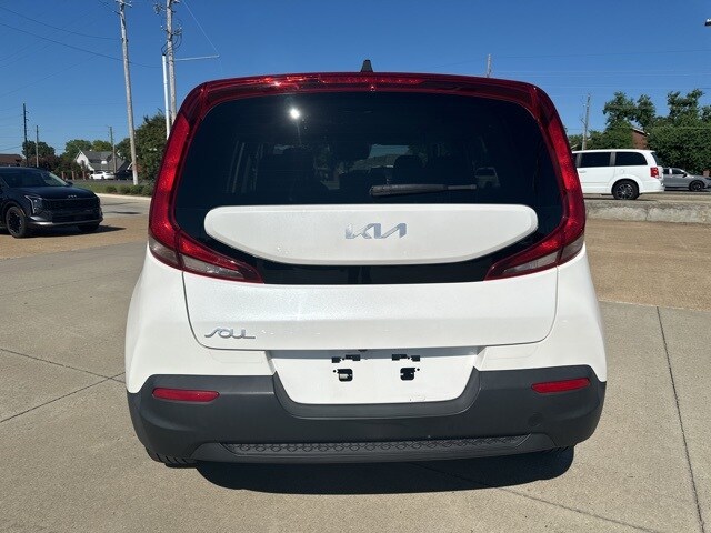 2022 Kia Soul S photo 2