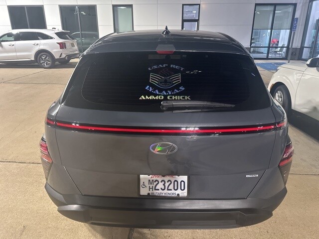 2024 Hyundai Kona SE photo 2