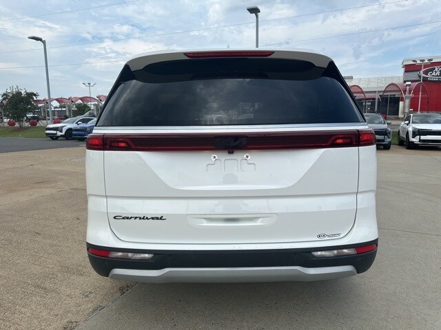 2022 Kia Carnival LXS photo 3